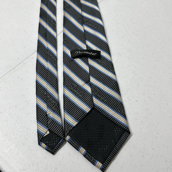 Chick-fil-A store manager tie. Minor wear, see pictures. Great tie for the store - Picture 6 of 10